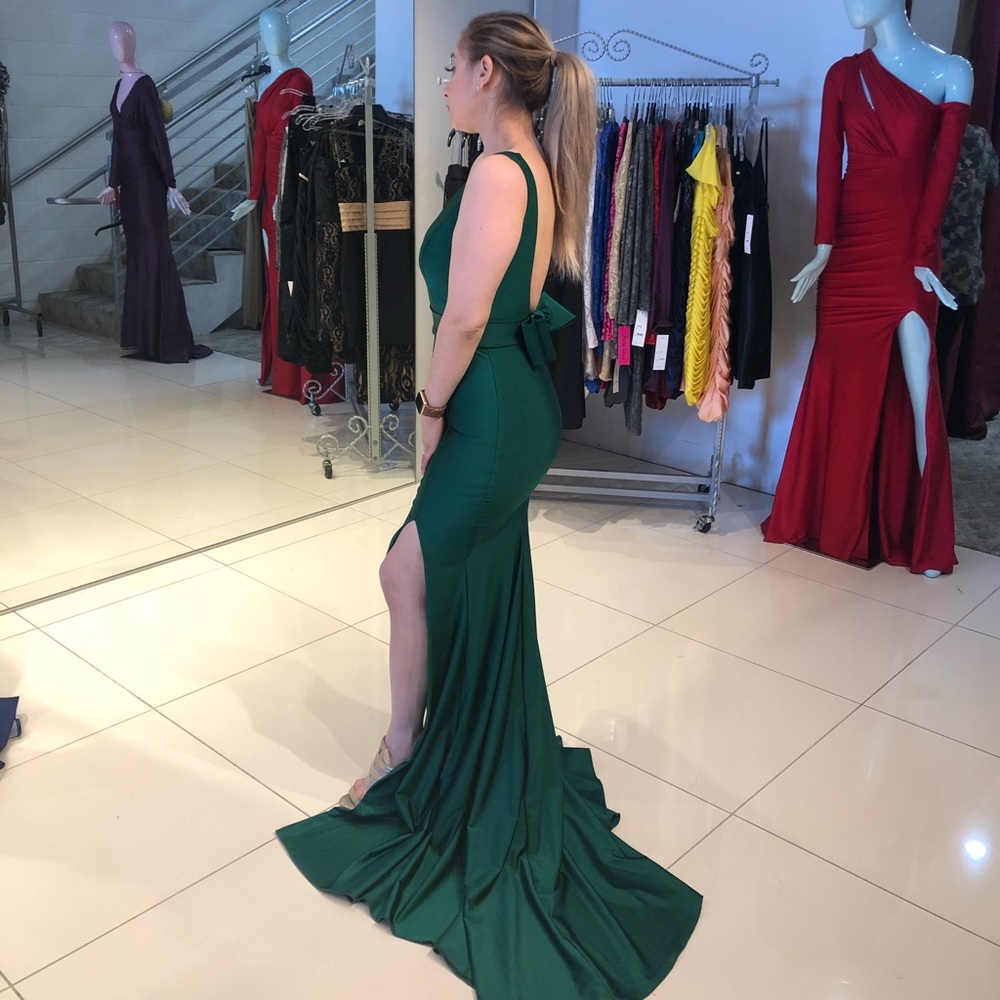 Hunter Green Gown✨ used 1 time in perfect